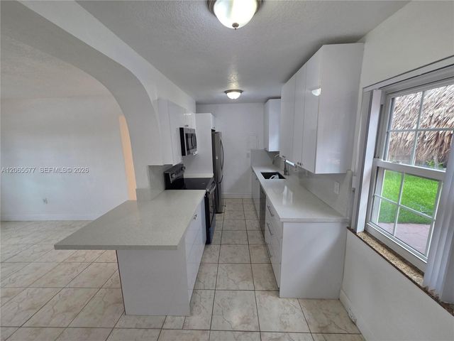 10500 SW 30th St, Miami, FL 33165