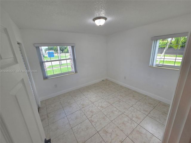 10500 SW 30th St, Miami, FL 33165