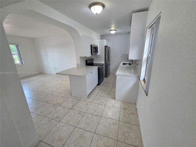 10500 SW 30th St, Miami, FL 33165