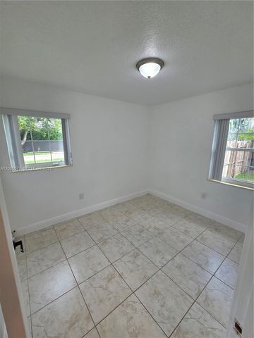 10500 SW 30th St, Miami, FL 33165