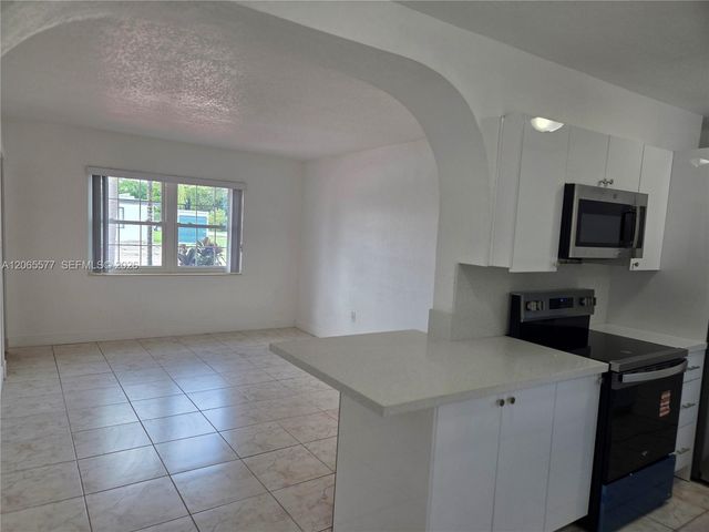 10500 SW 30th St, Miami, FL 33165