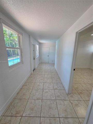 10500 SW 30th St, Miami, FL 33165