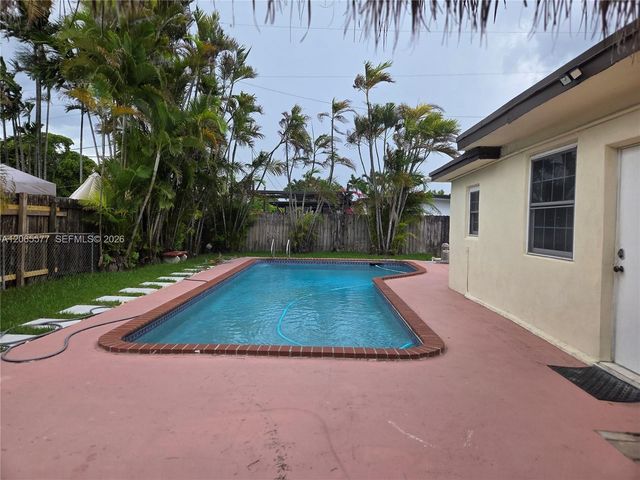 10500 SW 30th St, Miami, FL 33165