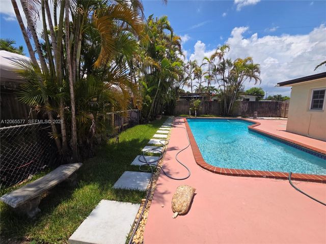 10500 SW 30th St, Miami, FL 33165