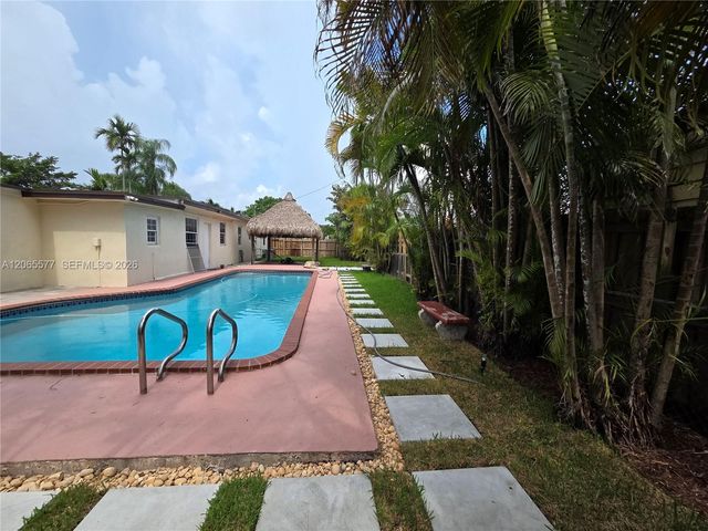 10500 SW 30th St, Miami, FL 33165
