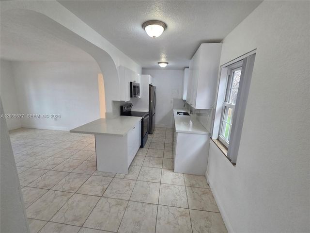 10500 SW 30th St, Miami, FL 33165