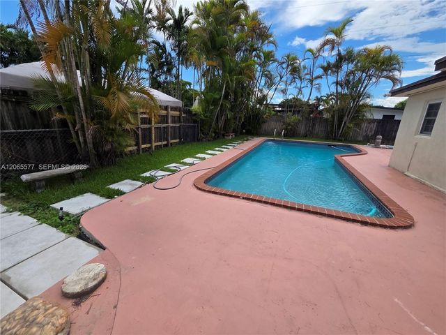 10500 SW 30th St, Miami, FL 33165