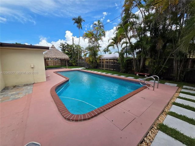 10500 SW 30th St, Miami, FL 33165