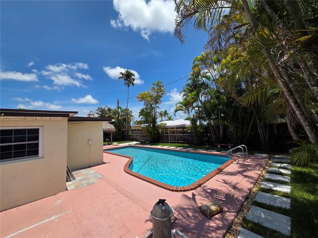 10500 SW 30th St, Miami, FL 33165