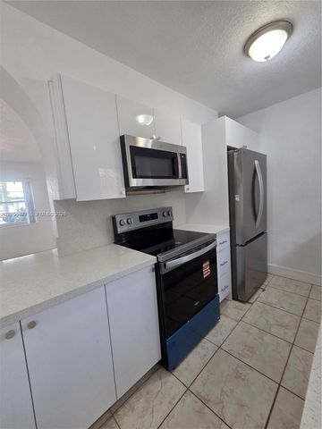 10500 SW 30th St, Miami, FL 33165