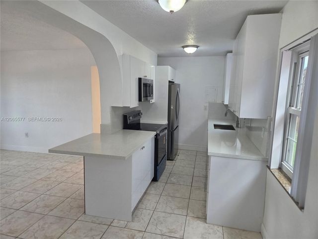 10500 SW 30th St, Miami, FL 33165