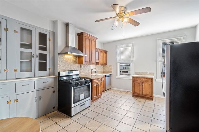 5151 Carnegie St, Lawrenceville, PA 15201