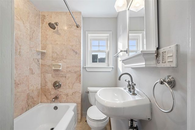 5151 Carnegie St, Lawrenceville, PA 15201