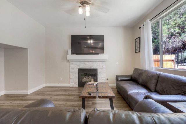 42066 Chestnut Dr, Temecula, CA 92591