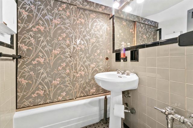 6940 Yellowstone Boulevard 9 & 10, Forest Hills, NY 11375