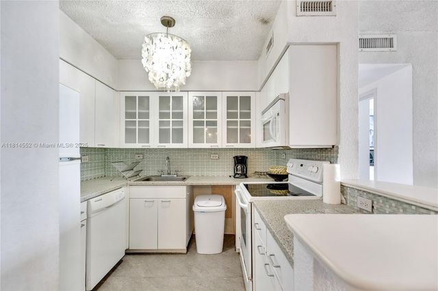 1500 Bay Road 830S, Miami Beach, FL 33139