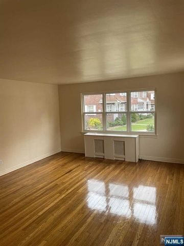 29 W Passaic Street, Maywood, NJ 07607