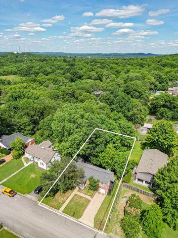 1204 Rolling Fields Dr, Columbia, TN 38401