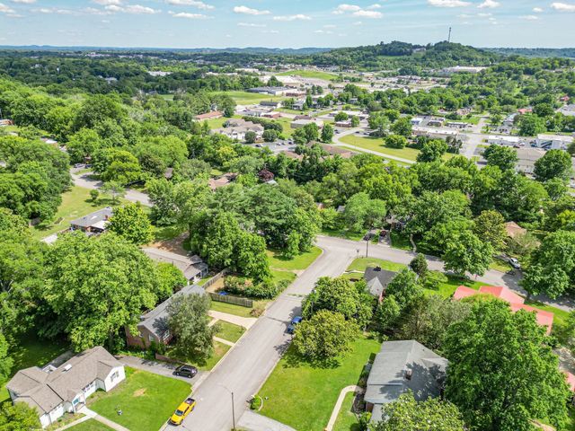 1204 Rolling Fields Dr, Columbia, TN 38401