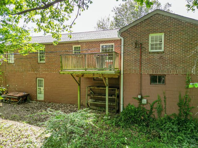 1204 Rolling Fields Dr, Columbia, TN 38401