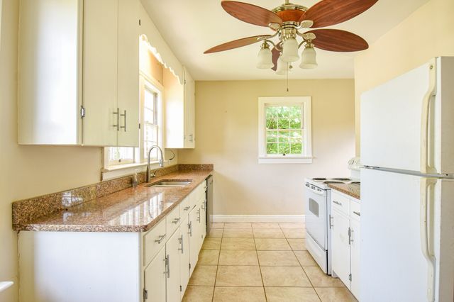 1204 Rolling Fields Dr, Columbia, TN 38401