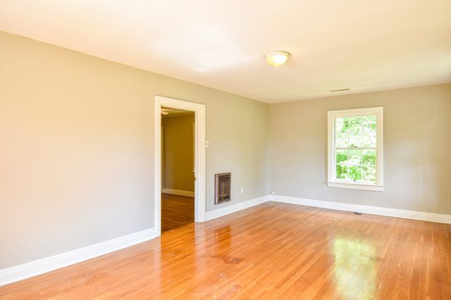 1204 Rolling Fields Dr, Columbia, TN 38401