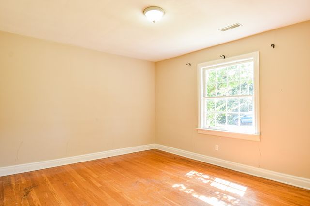 1204 Rolling Fields Dr, Columbia, TN 38401