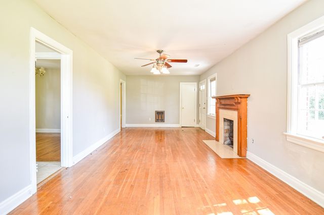 1204 Rolling Fields Dr, Columbia, TN 38401