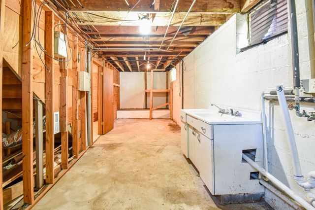 1204 Rolling Fields Dr, Columbia, TN 38401