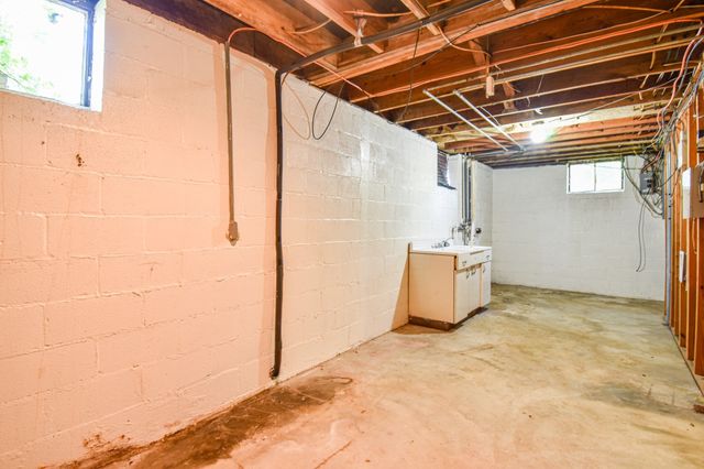 1204 Rolling Fields Dr, Columbia, TN 38401