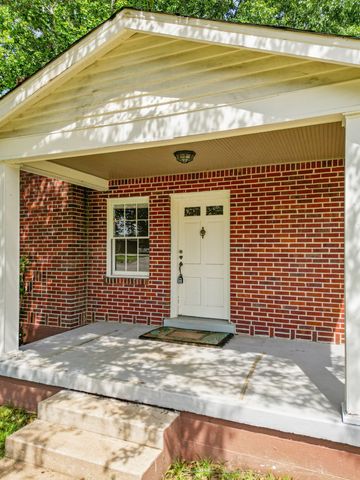 1204 Rolling Fields Dr, Columbia, TN 38401