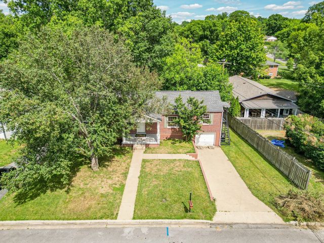 1204 Rolling Fields Dr, Columbia, TN 38401