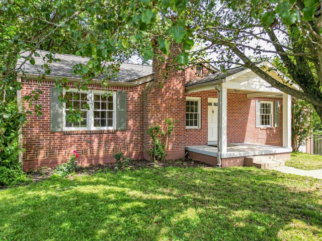 1204 Rolling Fields Dr, Columbia, TN 38401