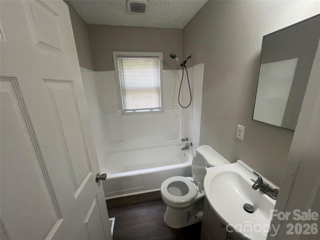 1107 W Davidson Avenue, Gastonia, NC 28052