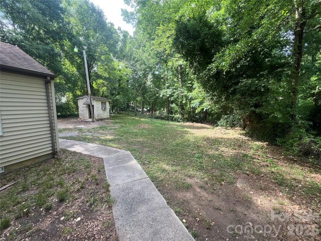 1107 W Davidson Avenue, Gastonia, NC 28052