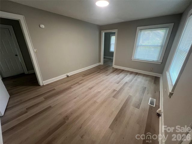1107 W Davidson Avenue, Gastonia, NC 28052