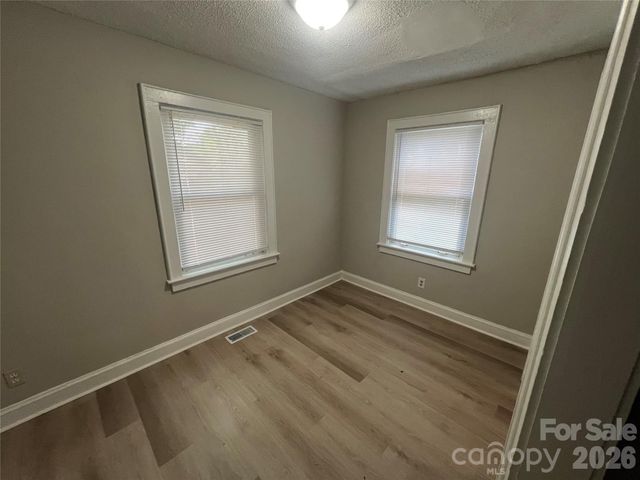 1107 W Davidson Avenue, Gastonia, NC 28052