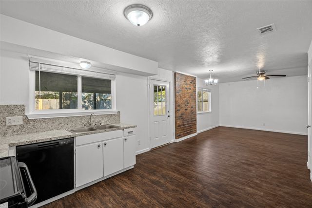 209 E Utah Street, Sherman, TX 75090