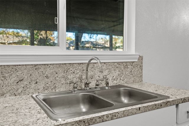 209 E Utah Street, Sherman, TX 75090