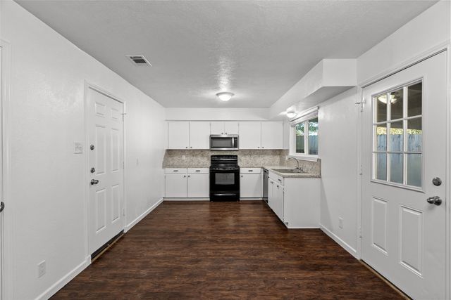 209 E Utah Street, Sherman, TX 75090