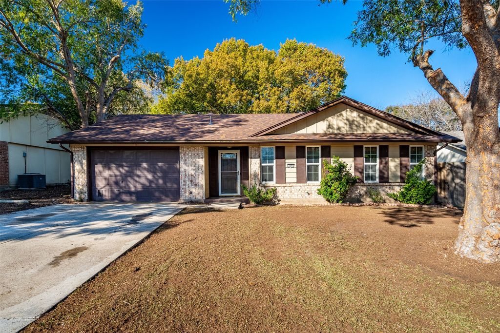 209 E Utah Street, Sherman, TX 75090