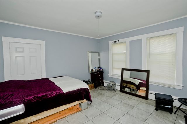 4 Columbia St, Holyoke, MA 01040