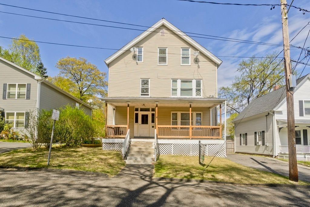 4 Columbia St, Holyoke, MA 01040
