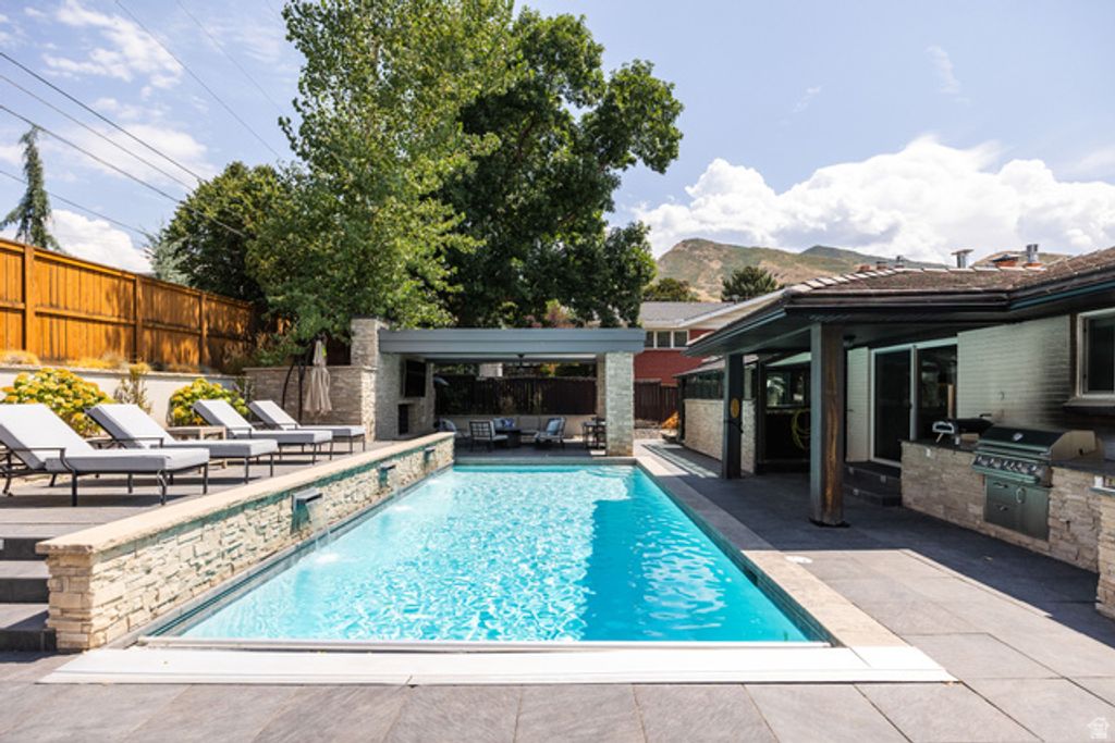 2607 E NOTTINGHAM WAY, Salt Lake City, UT 84108 — exterior