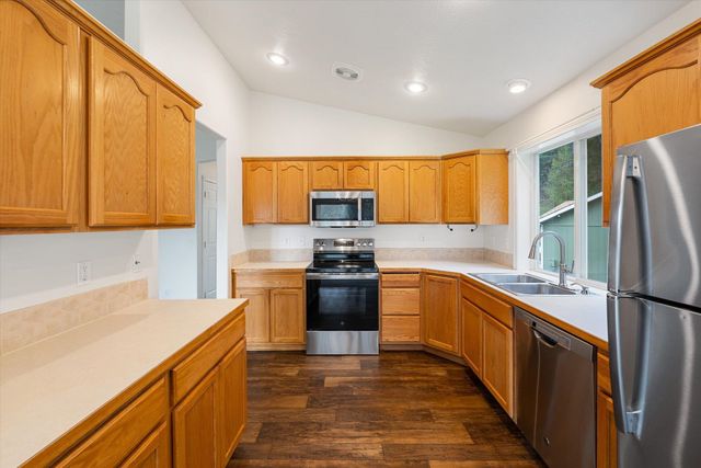 5983 Blackstone Way, Nine Mile Falls, WA 99026