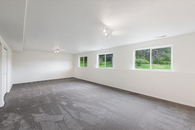 5983 Blackstone Way, Nine Mile Falls, WA 99026