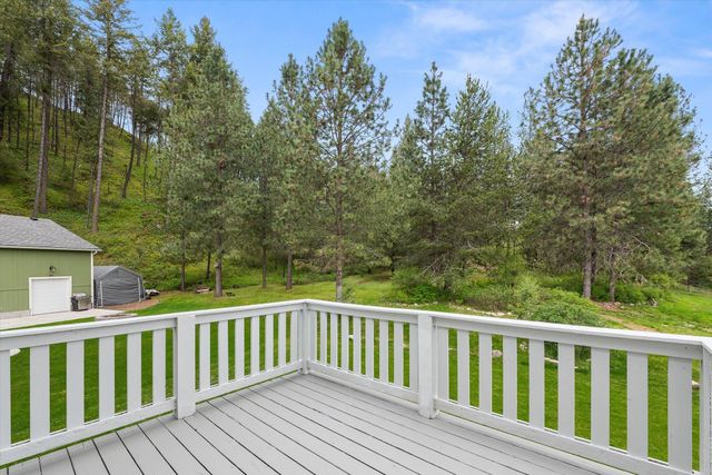 5983 Blackstone Way, Nine Mile Falls, WA 99026