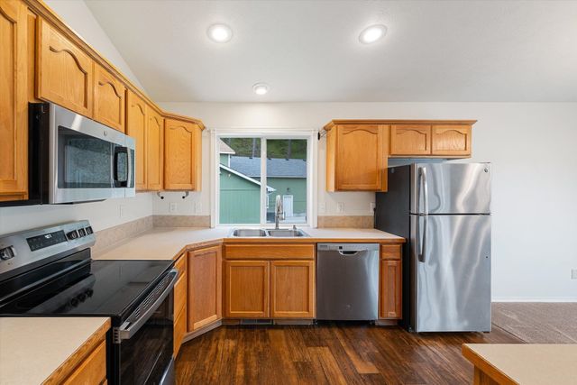 5983 Blackstone Way, Nine Mile Falls, WA 99026