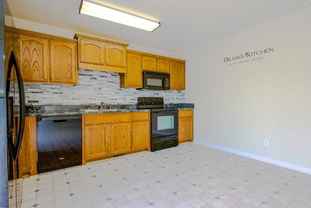 4272 Jl Head Rd, Cedar Hill, TN 37032