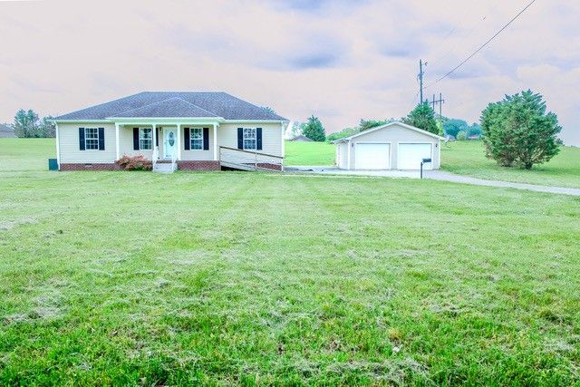 4272 Jl Head Rd, Cedar Hill, TN 37032